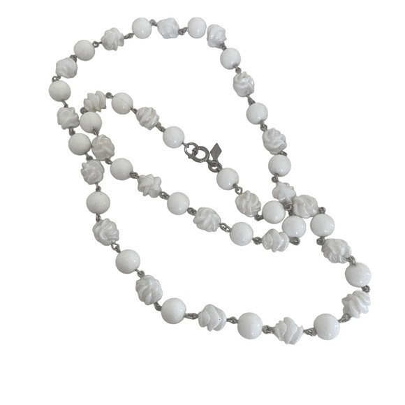 Vintage Sarah Coventry Long White Plastic Chain carved twisted Bead Necklace - Picture 4 of 4